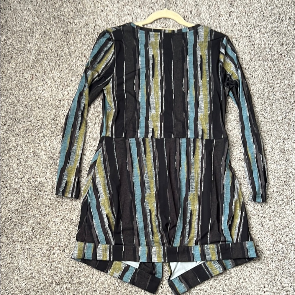 Striped Black and Green long top. Excellent condition.Can be worn with leggings - Picture 3 of 5